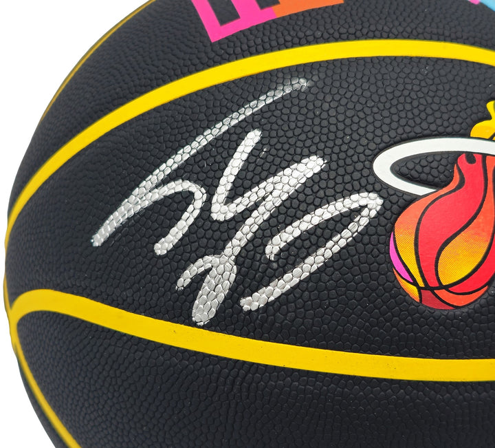 Shaquille Shaq O'Neal Auto 75th Anniversary City Edition Basketball Heat Beckett