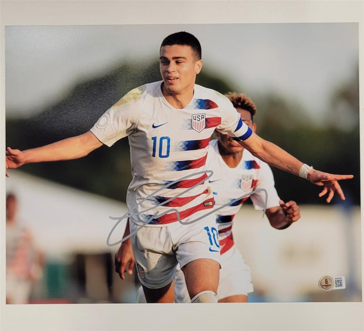 Giovanni Reyna signed USMNT Team USA 11x14 photo autograph ~ Beckett BAS
