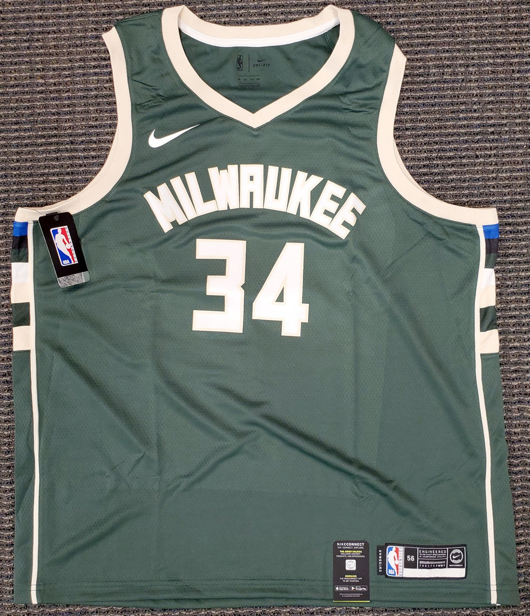 Milwaukee Bucks Giannis Antetokounmpo Signed Green Nike Jersey Size XXL Beckett