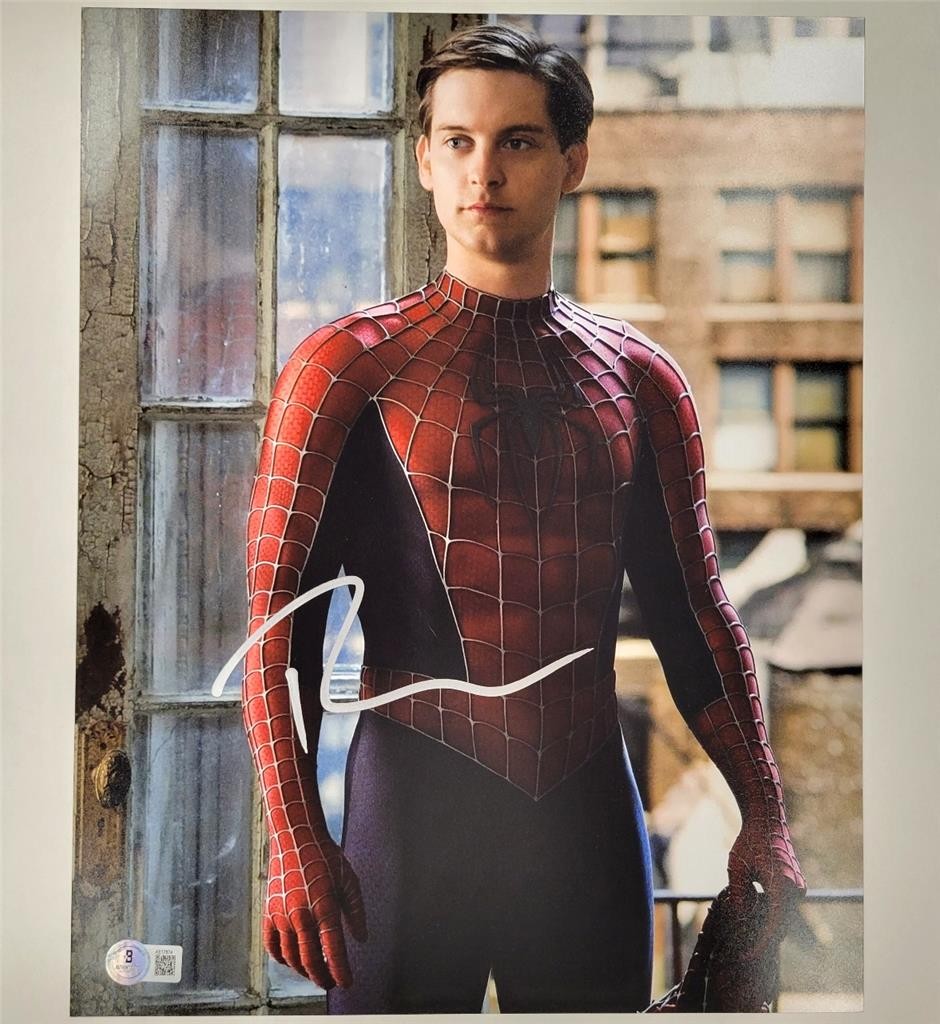 Tobey Maguire signed Spider-Man 11x14 photo autograph (B) ~ Beckett BAS