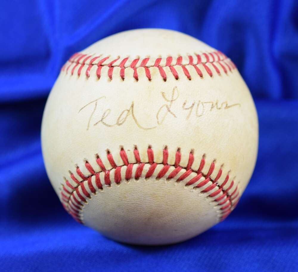 Ted Lyons JSA COA Autograph American League Signed Baseball OAL