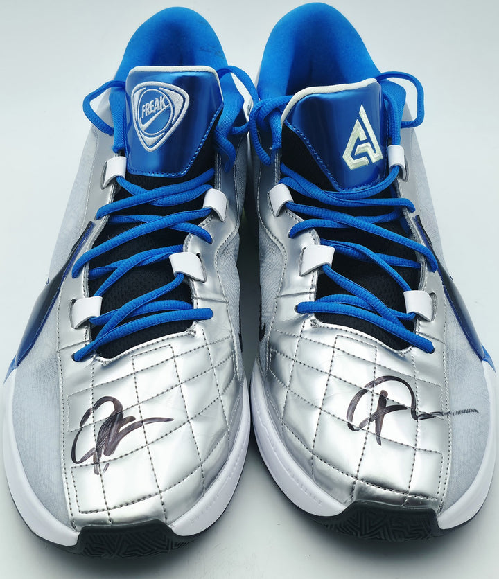 Giannis Antetokounmpo Auto Signed Nike Zoom Freak 5 Shoes Bucks Size 17 Beckett