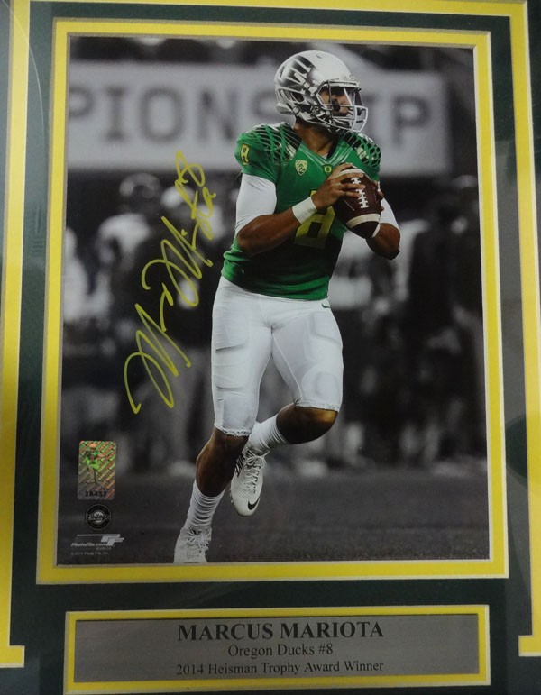 Marcus Mariota Signed Framed 8x10 Photo Oregon Ducks MM Holo
