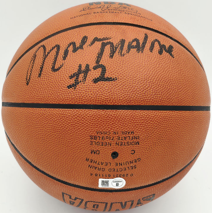 Moses Malone Auto Spalding NBA Leather Game Basketball 76ers #2 Beckett #BS30419