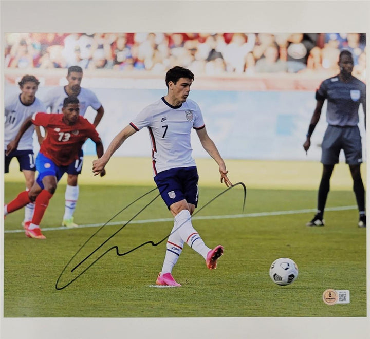 Giovanni Reyna signed USMNT Team USA 11x14 photo autograph ~ Beckett BAS