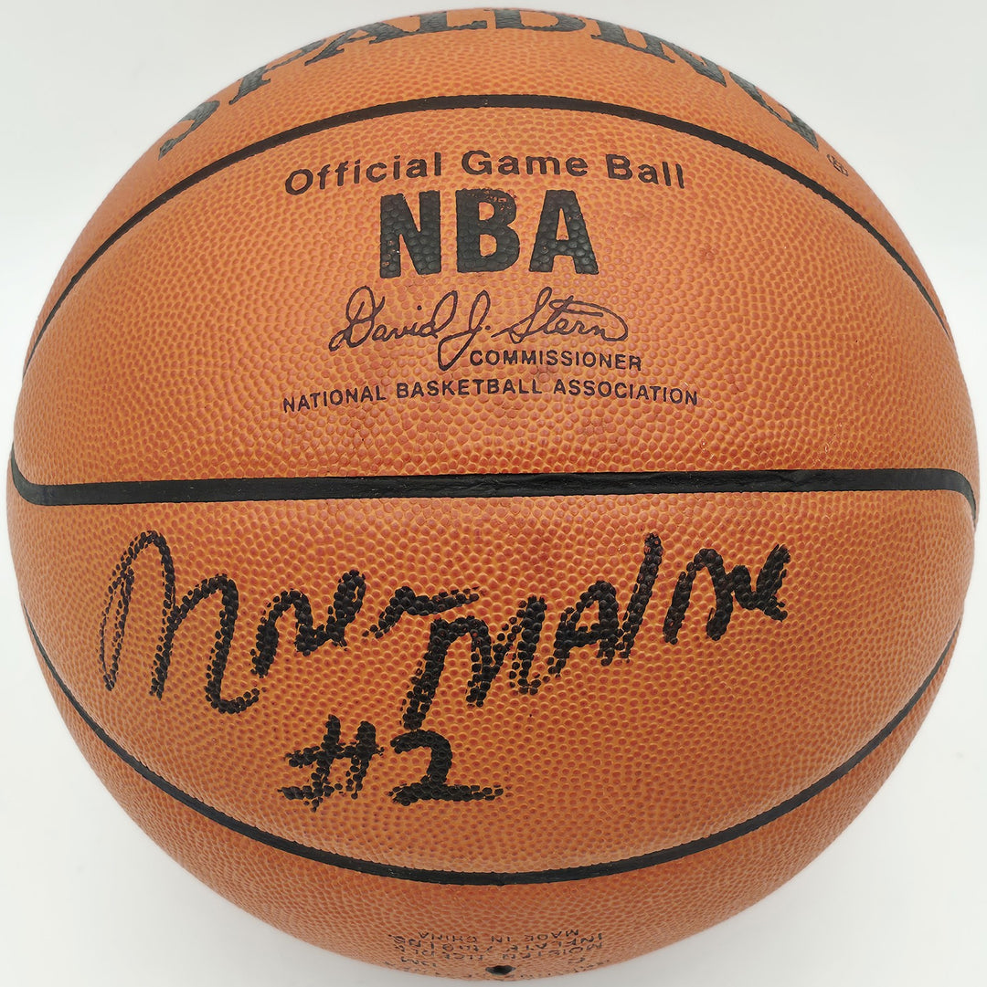 Moses Malone Auto Spalding NBA Leather Game Basketball 76ers #2 Beckett #BS30419