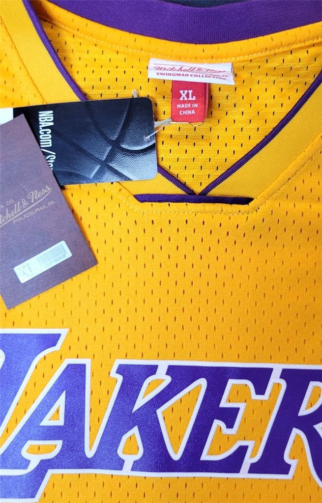 Shaquille O'Neal Shaq signed Mitchell & Ness 1999-00 Lakers Jersey autograph PSA