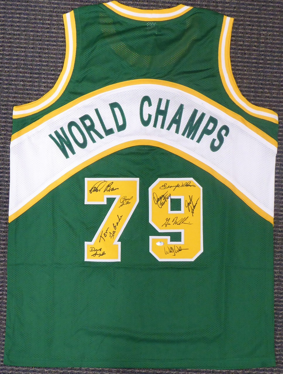 1978-79 NBA Champs Sonics Auto Green Jersey 9 Sigs Fred Brown, Lenny Wilkens MCS