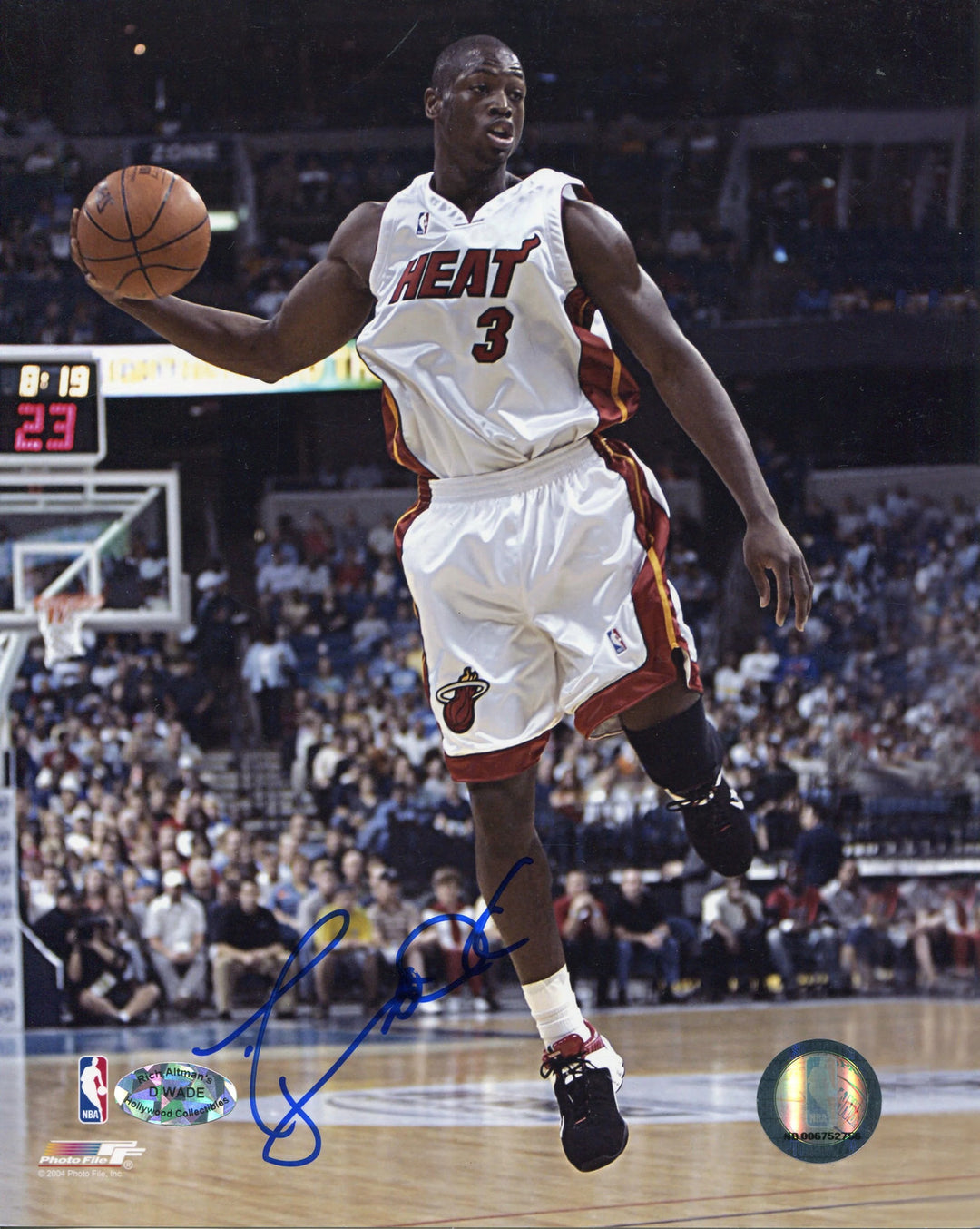 Dwyane Wade Autographed Passing Rookie 8x10 Photo