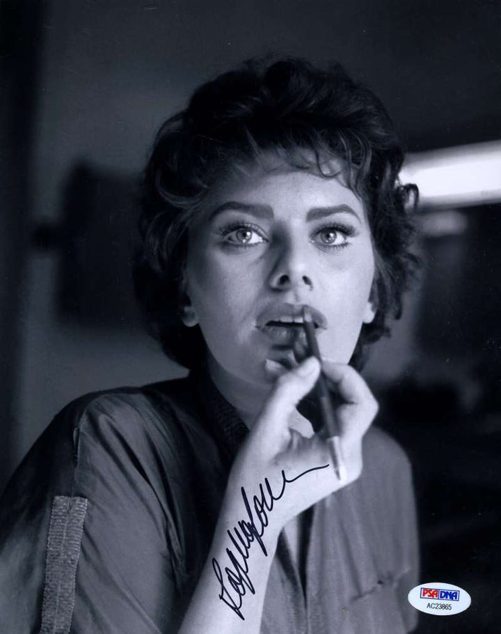 Sophia Loren Psa/dna Coa Hand Signed 8x10 Photo Authentic Autograph