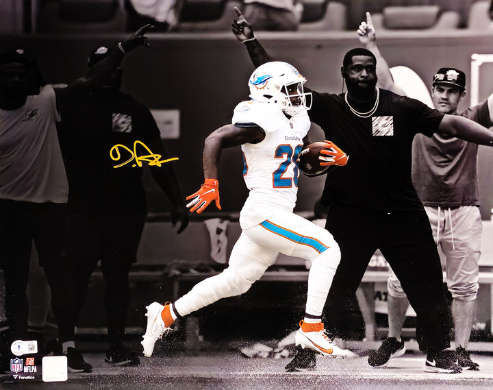 De'Von Achane Signed 16x20 Photo Miami Dolphins Spotlight Beckett BAS Witness