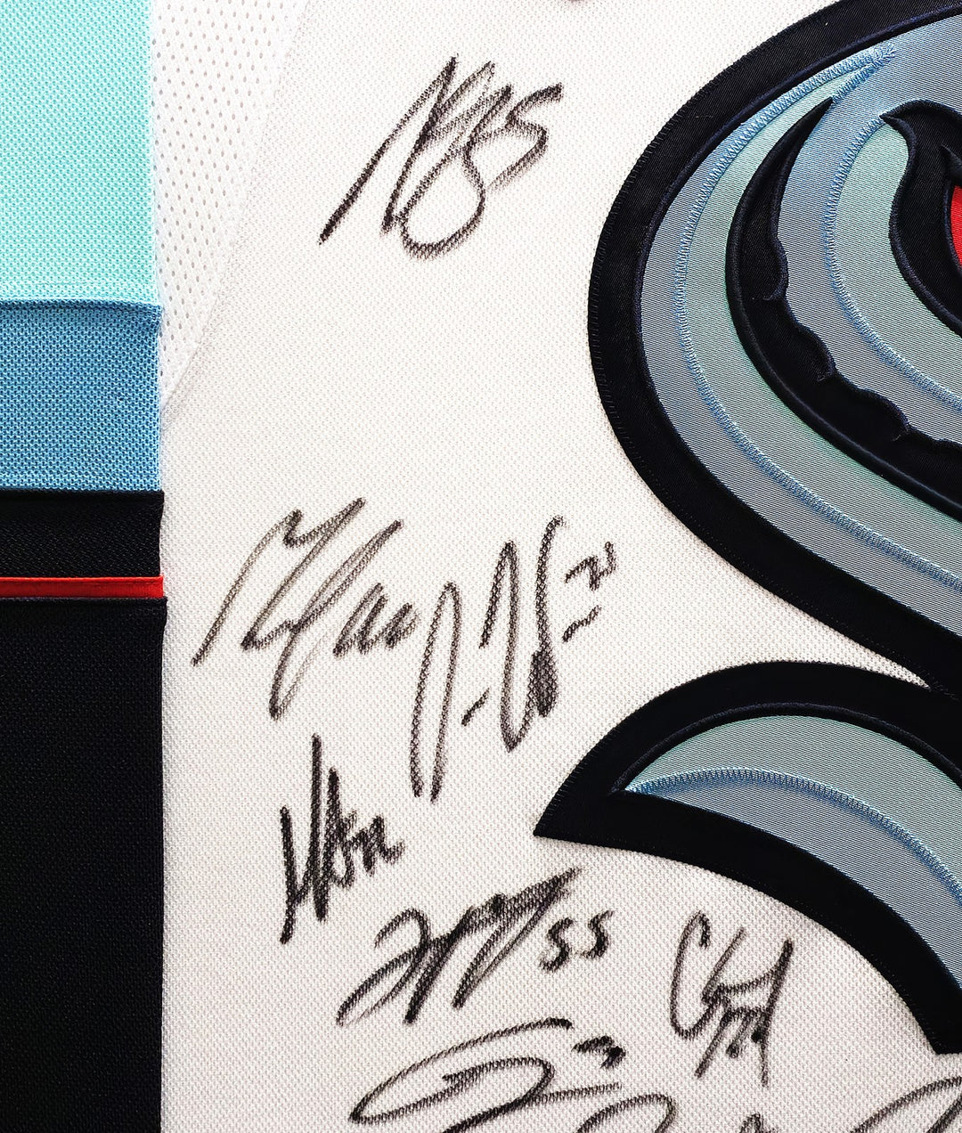 Kraken 2021-22 Inaugural Signed Framed White Adidas Jersey 24 Sigs Fanatics Holo