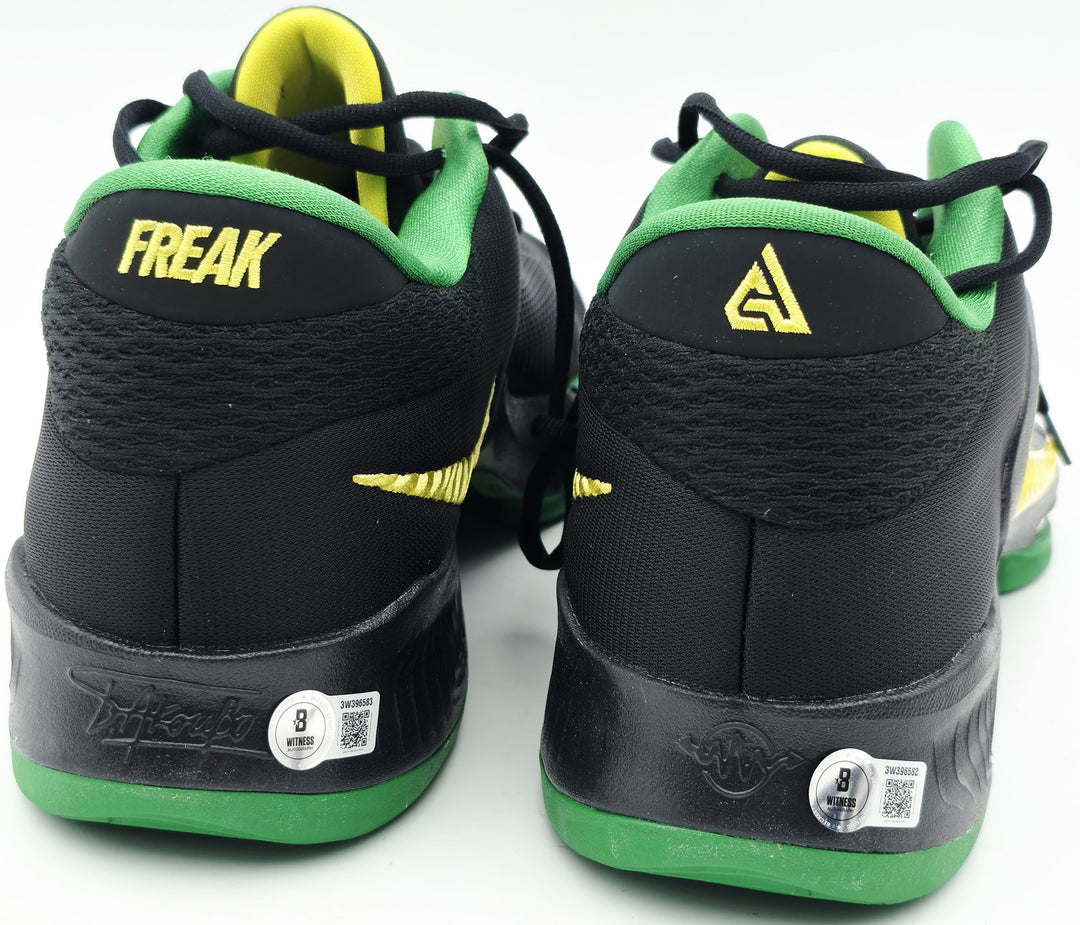 Giannis Auto 2022 (PE) Promo Oregon Nike Zoom Freak 4 Game Shoes Size 16 Beckett