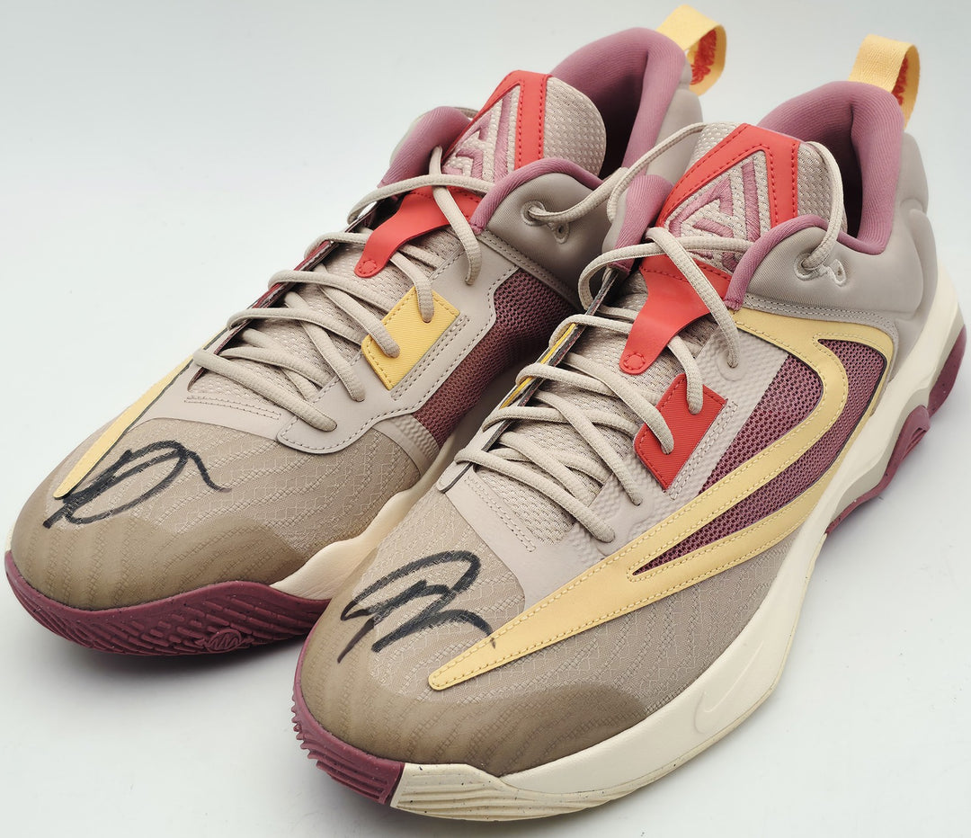 Giannis Antetokounmpo Auto Signed Nike Imortality 3 Shoes Bucks Size 17 Beckett