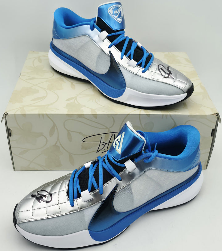 Giannis Signed 2023 PE Promo Nike Zoom Freak 5 Shoes Size 17 BAS Witness