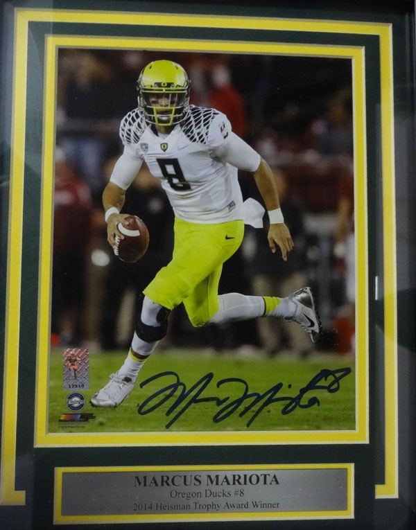 Marcus Mariota Signed Framed 8x10 Photo Oregon Ducks MM Holo
