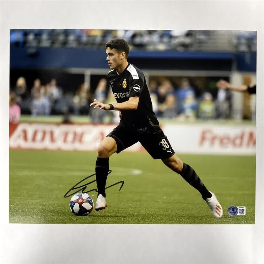 Giovanni Reyna signed Borussia Dortmund 11x14 photo autograph USMNT~ Beckett BAS