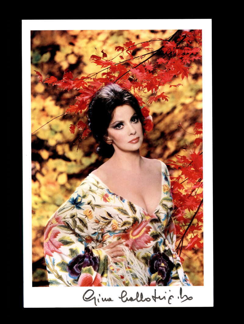 Gina Lollobrigida PSA DNA Cert Signed 7x10 Photo Autograph
