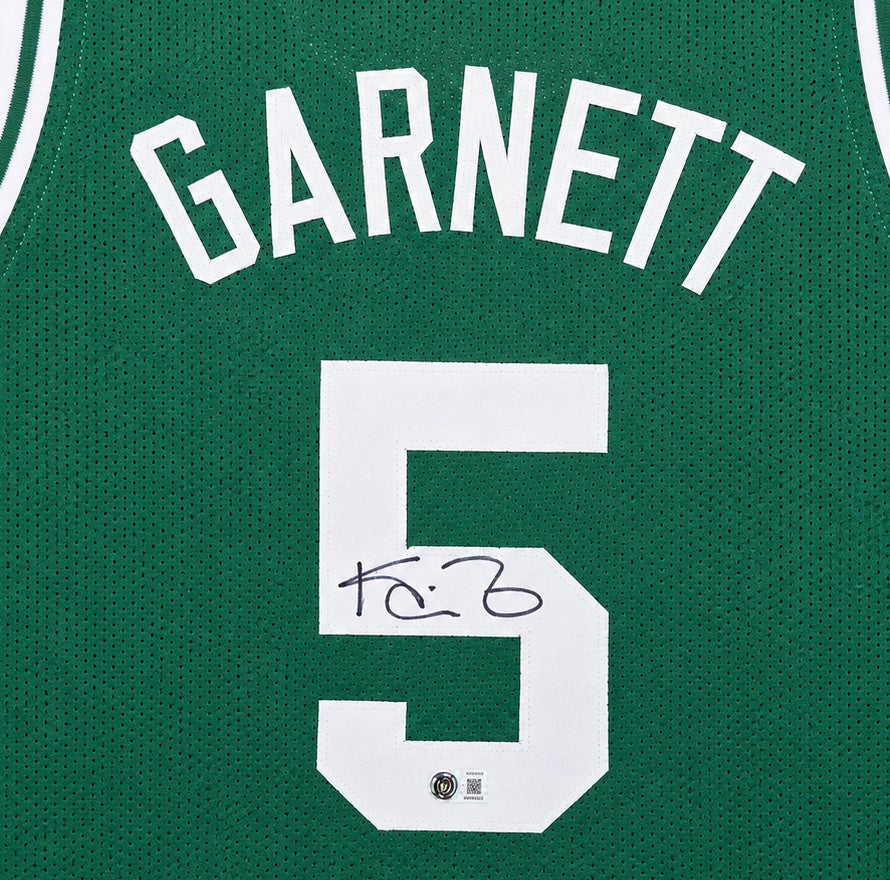 Boston Celtics Kevin Garnett Signed Green Jersey Beckett BAS Witness
