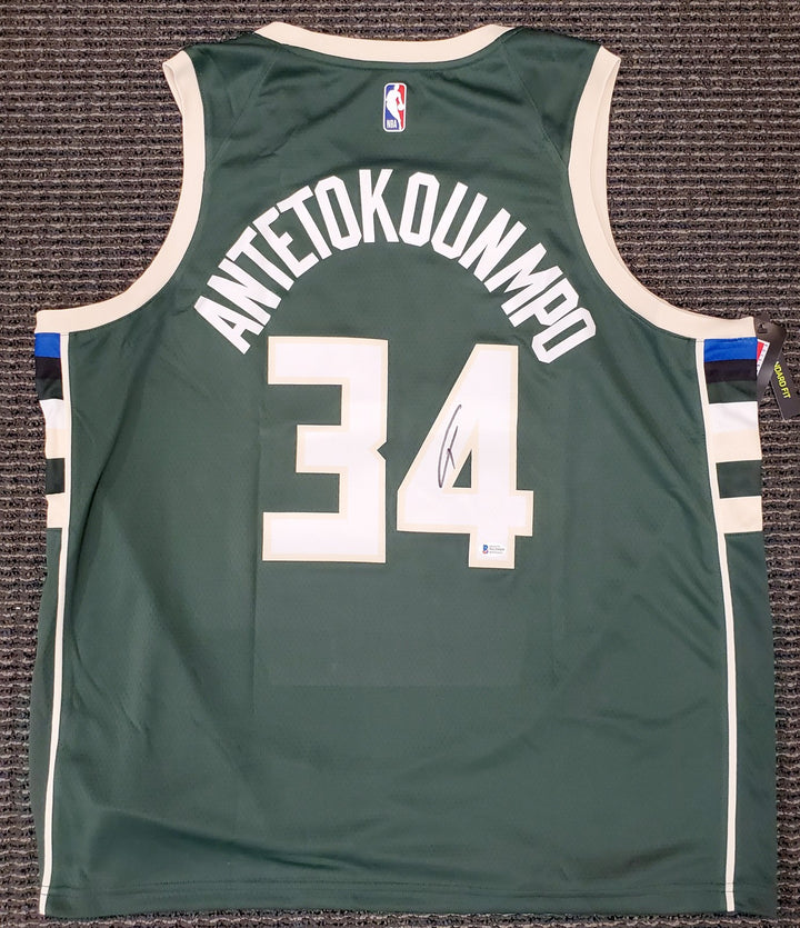 Milwaukee Bucks Giannis Antetokounmpo Signed Green Nike Jersey Size XXL Beckett