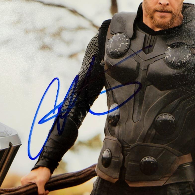 Chris Hemsworth signed Marvel Avengers Thor 11x14 photo autograph ~ Beckett BAS