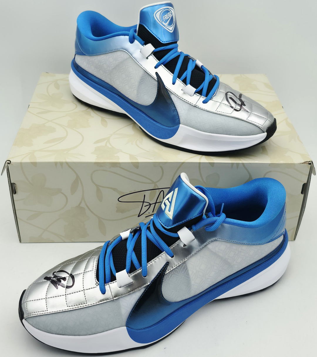 Giannis Signed 2023 PE Promo Nike Zoom Freak 5 Shoes Size 17 BAS Witness