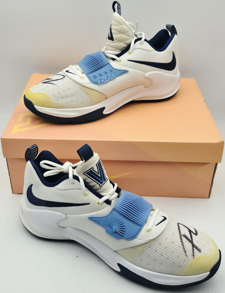 Giannis Auto Signed 2021 (PE) Promo Nike Zoom Freak 3 Game Shoes Size 17 Beckett