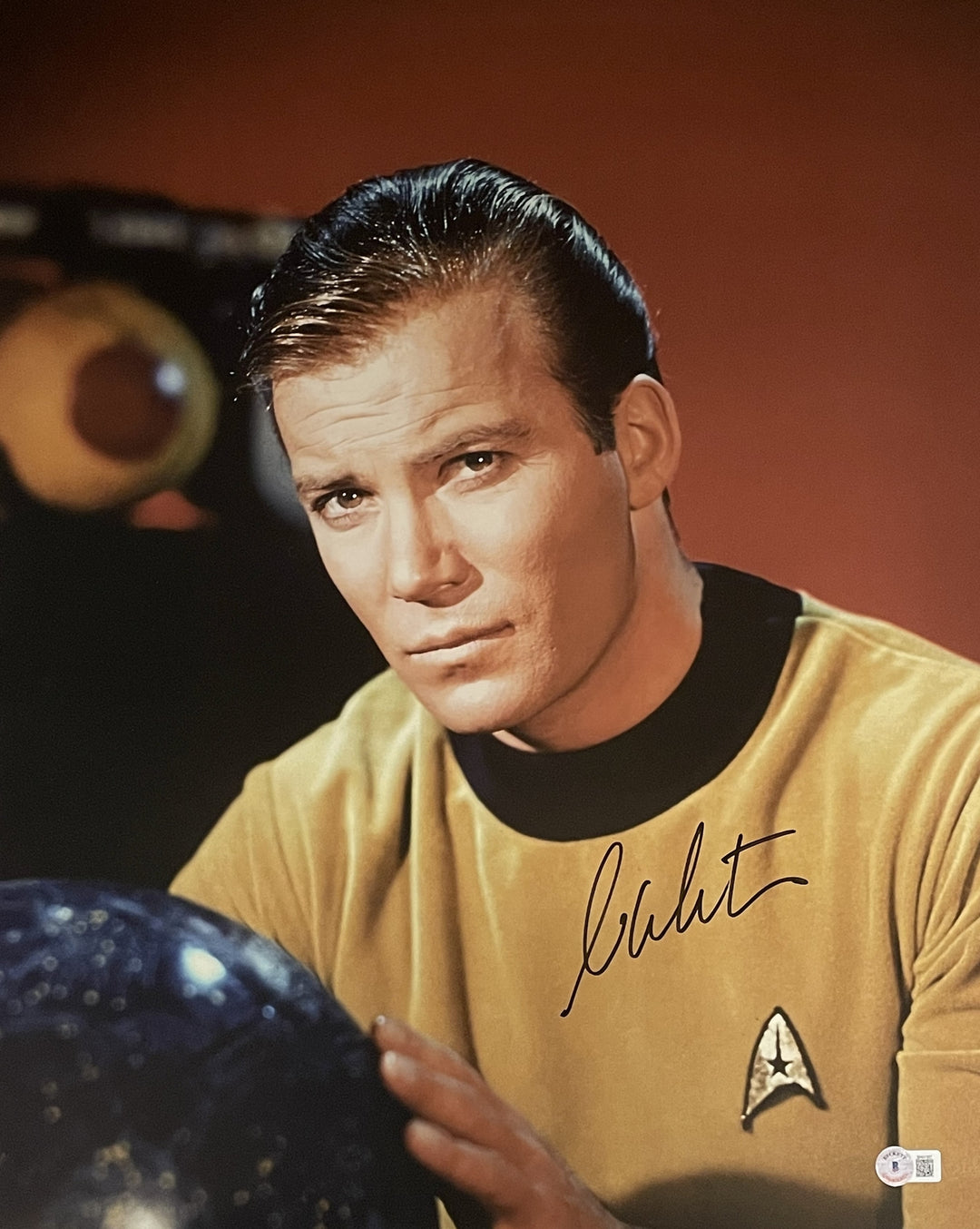 William Shatner Autographed/Signed Star Trek 16x20 Photo Beckett 46526