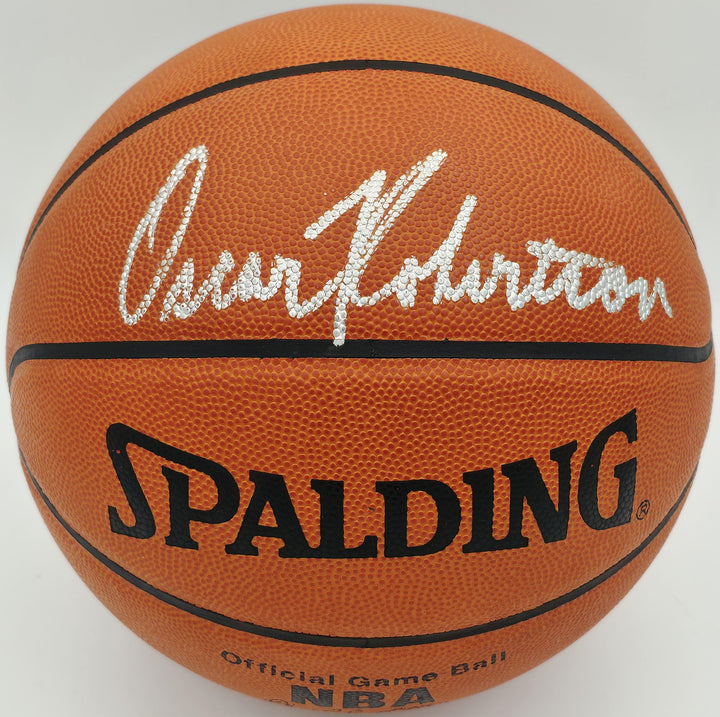 Oscar Robertson Auto Spalding NBA Leather Game Basketball Bucks Beckett #BS30429