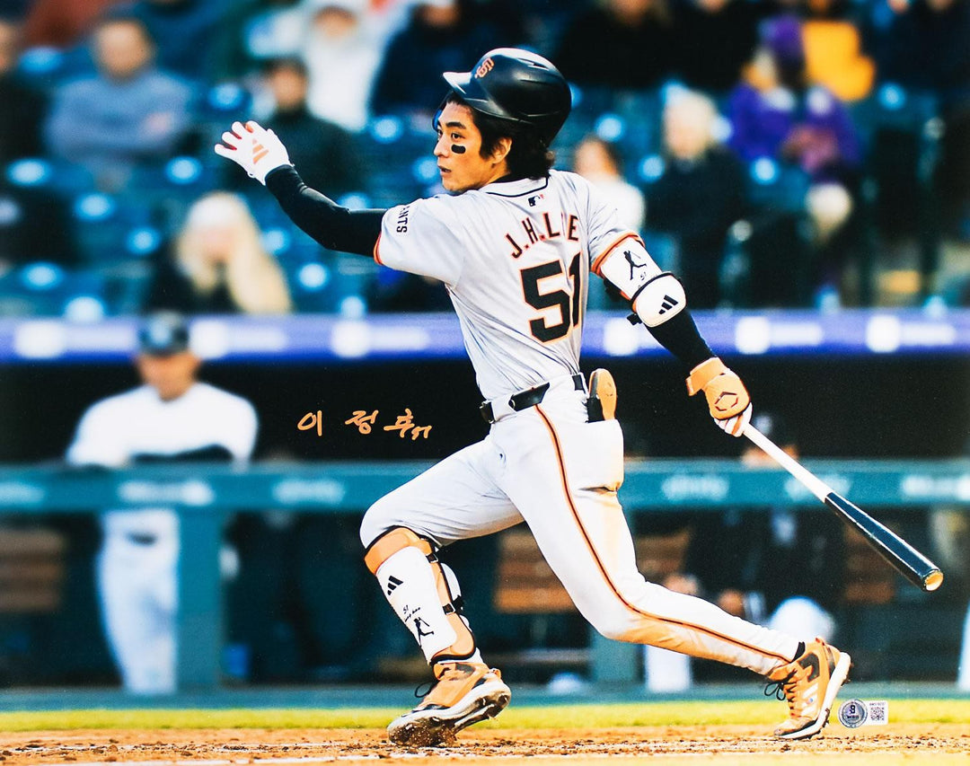Jung Hoo Lee Signed in Korean 16x20 San Francisco Giants Photo BAS