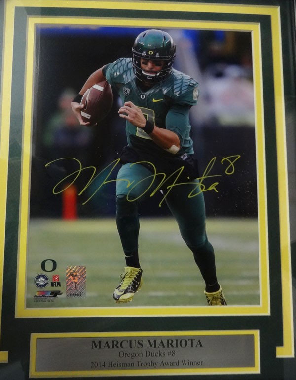 Marcus Mariota Signed Framed 8x10 Photo Oregon Ducks MM Holo