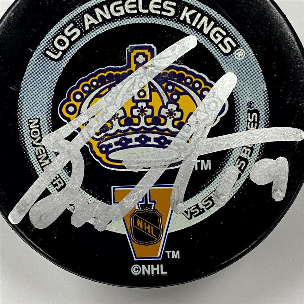 Sean Avery signed Los Angeles Kings Official Game Puck autograph JSA