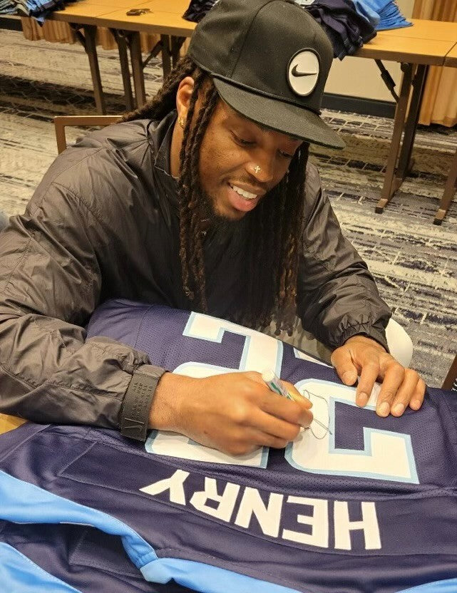 Derrick Henry signed Tennessee 2016-17 TB Navy Custom Pro Style Jersey - Beckett