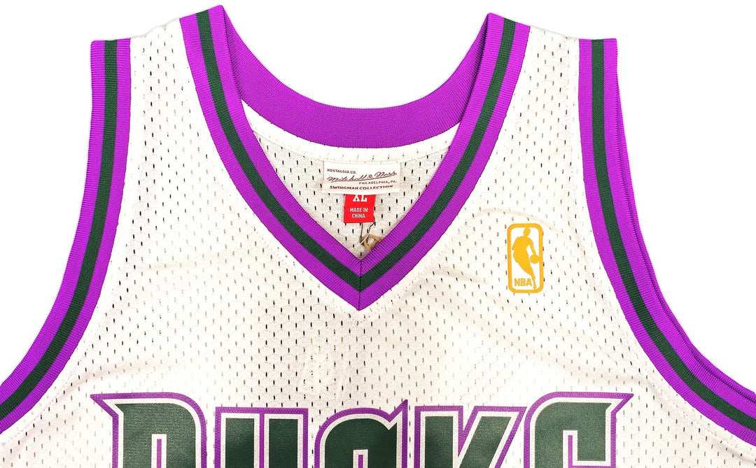 Bucks Ray Allen Auto White Auth Mitchell Ness 96-97 Swingman Jersey XL BAS