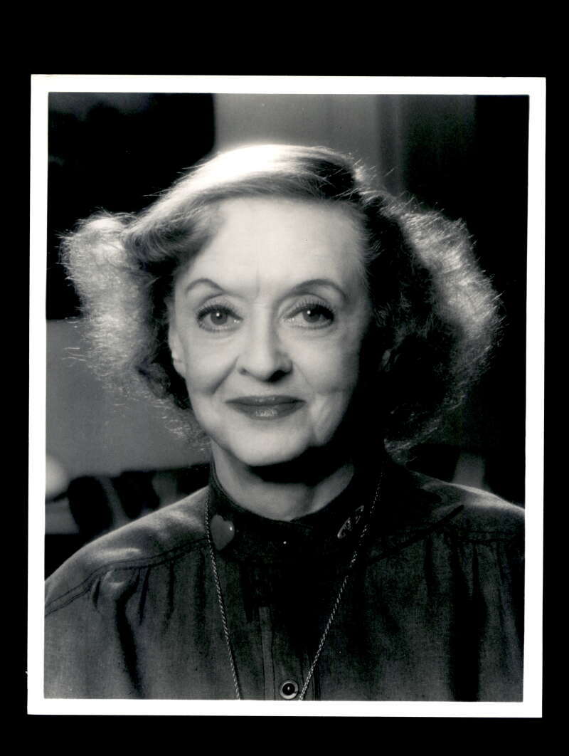 Bette Davis JSA Cert Hand Signed 8x10 Photo Autograph