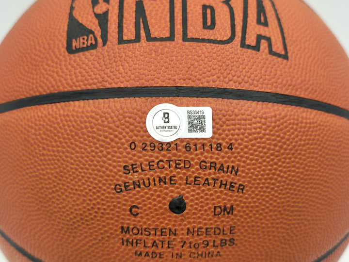 Moses Malone Auto Spalding NBA Leather Game Basketball 76ers #2 Beckett #BS30419