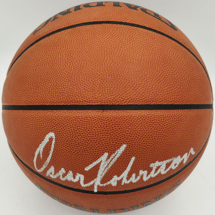 Oscar Robertson Auto Spalding NBA Leather Game Basketball Bucks Beckett #BS30429