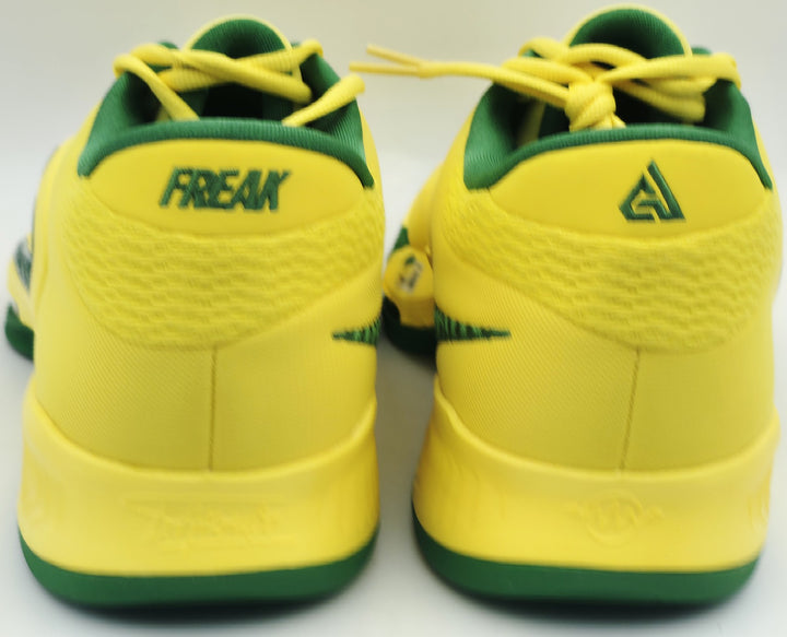 Giannis Auto 2022 (PE) Promo Oregon Nike Zoom Freak 4 Game Shoes Size 17 Beckett