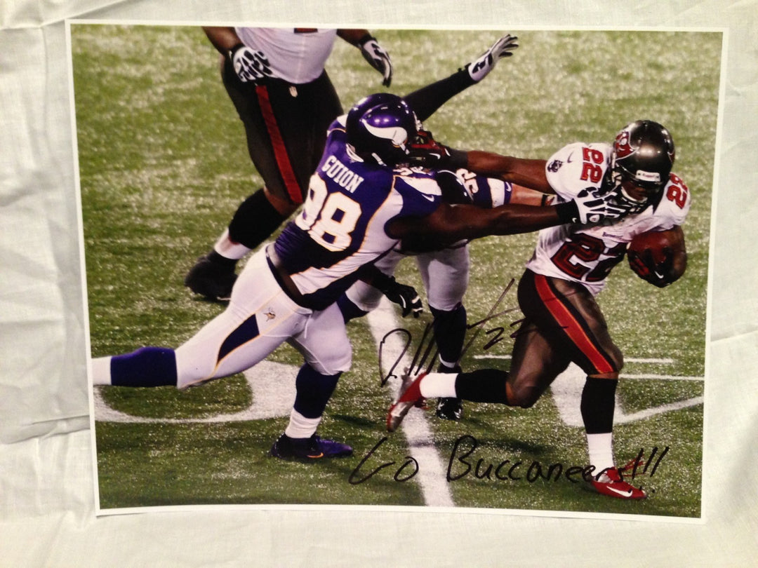 TAMPA BAY BUCCANEERS DOUG MARTIN SIGNED AUTO  FOOTBALL 11X14 PHOTO NFL COA A