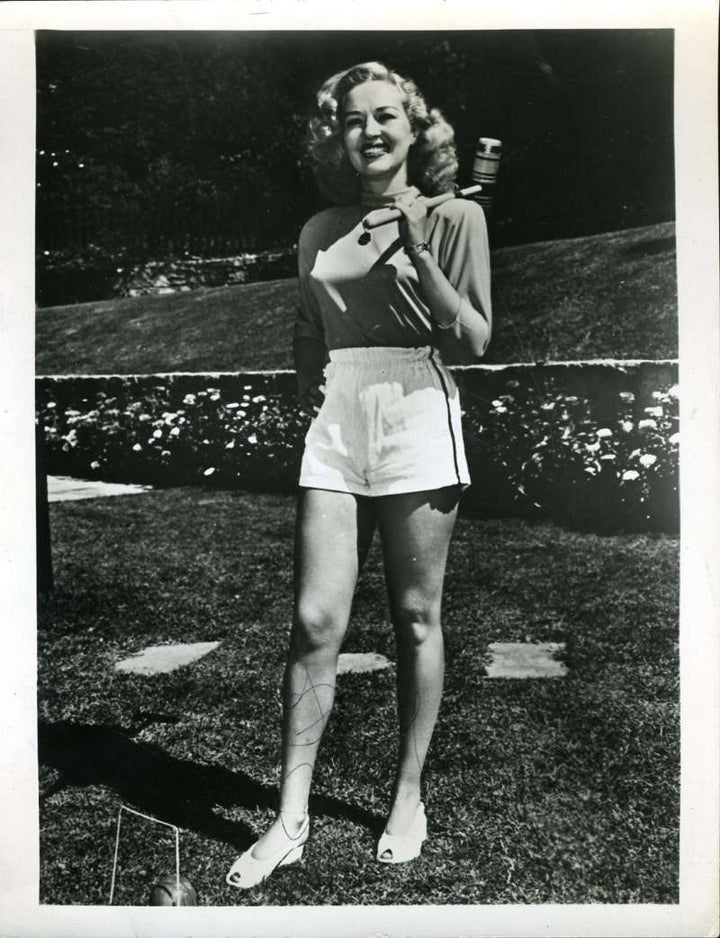 Betty Grable Jsa Signed 7x9 Photo Authenticated Autograph