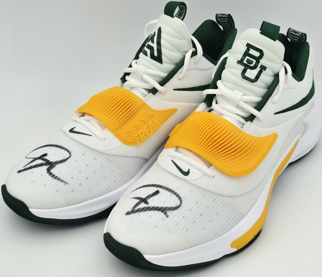 Giannis Auto 2021 (PE) Promo Baylor Nike Zoom Freak 3 Game Shoes Size 16 Beckett