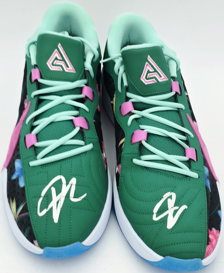 Giannis Signed 2023 PE Promo Nike Zoom Freak 5 Shoes Size 17 BAS Witness