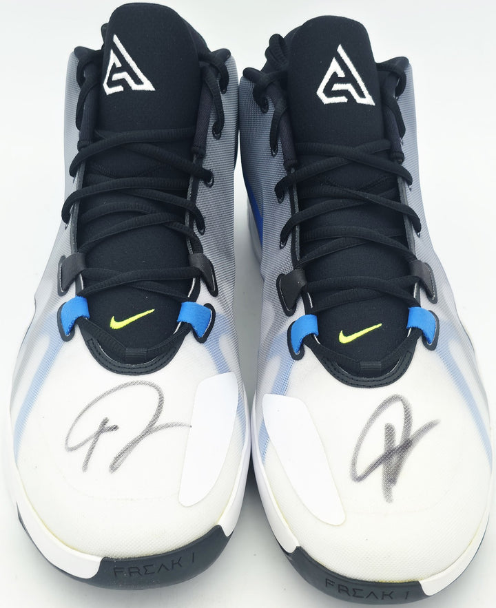 Giannis Signed 2019 PE Promo Nike Zoom Freak 1 MSCO Shoes Size 17 BAS Witness