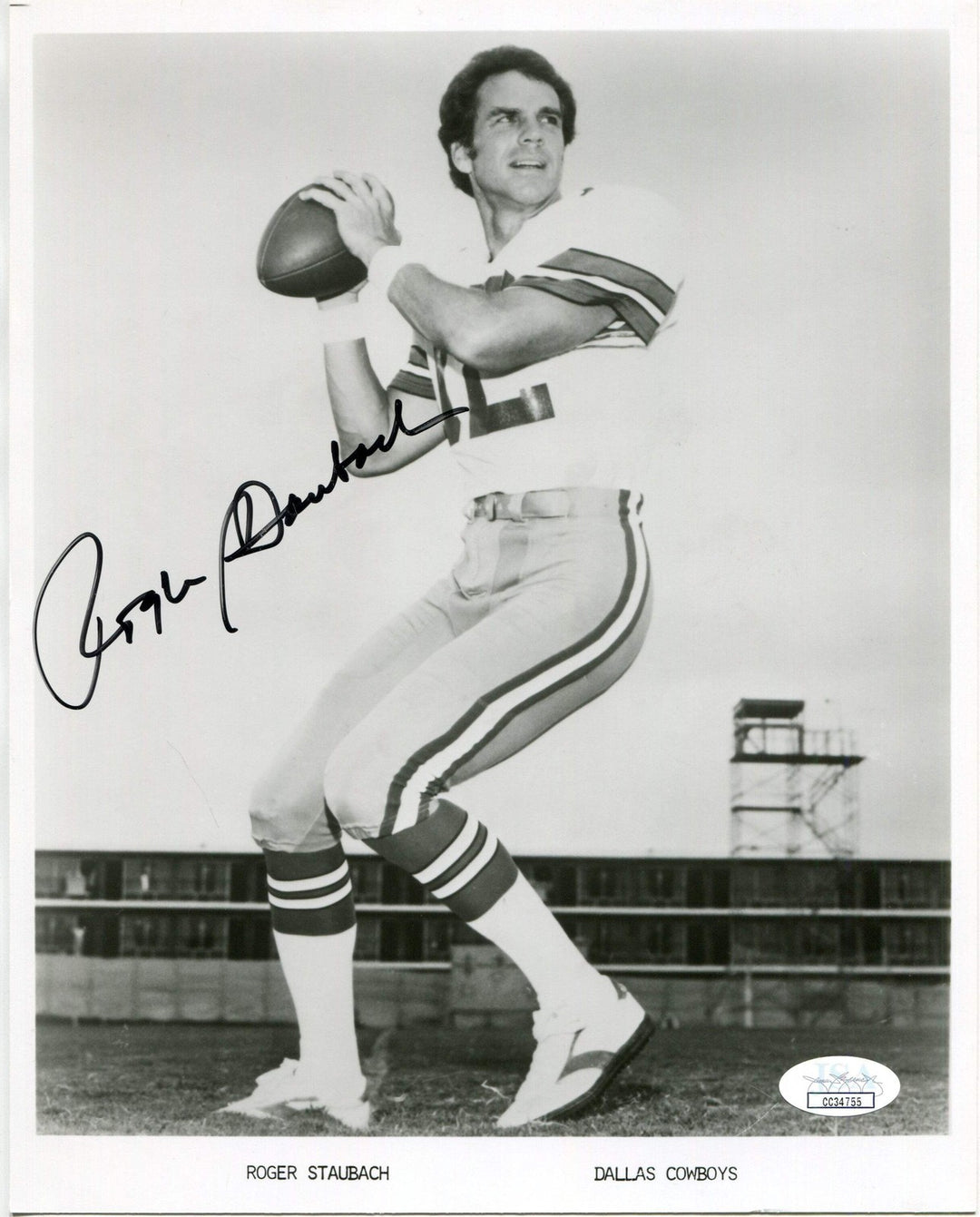 Roger Staubach Autographed 8x10 Black & White Photo (JSA)