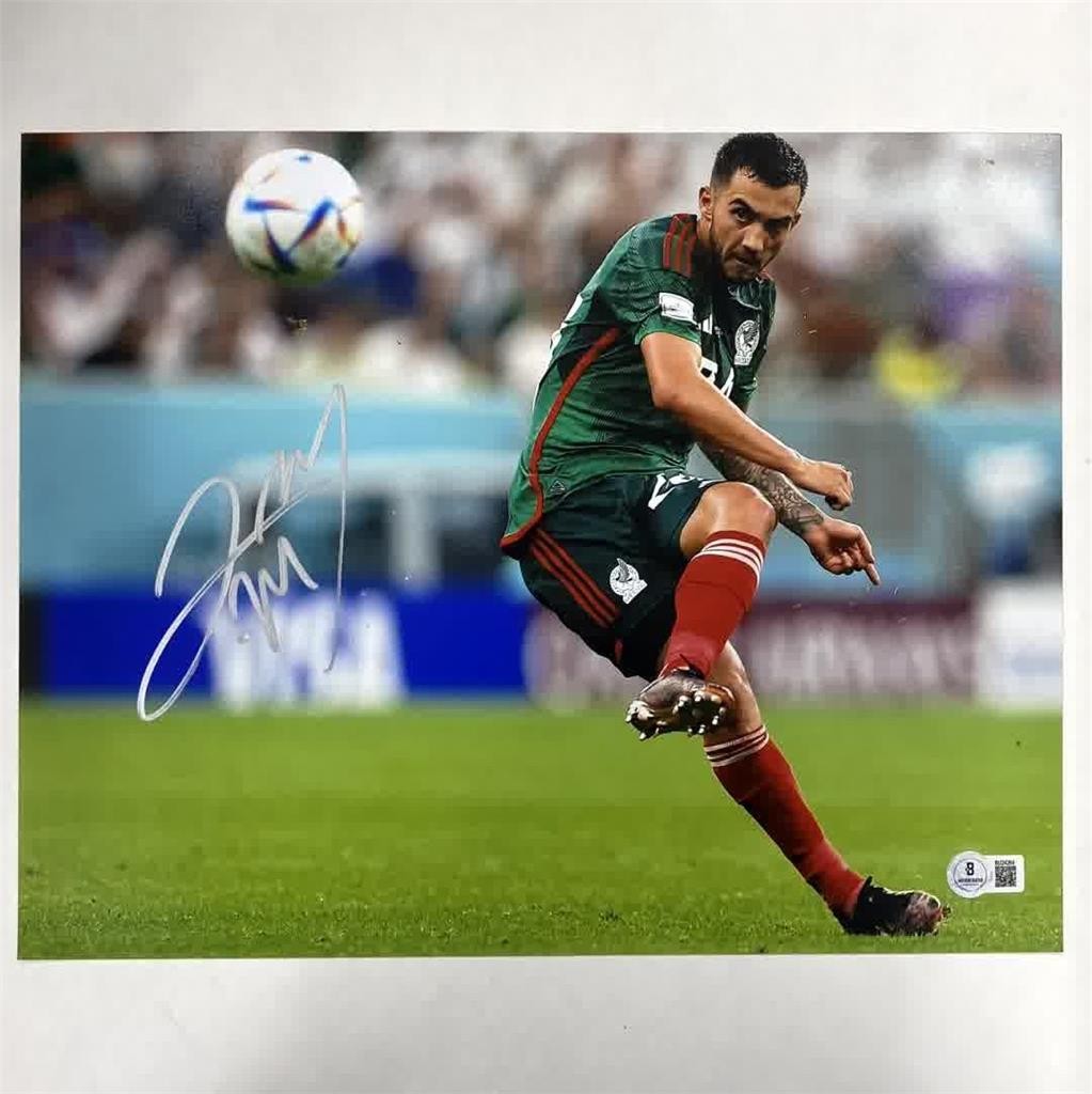 Luis Chavez signed Team Mexico 11x14 photo Pachuca Moscow autograph Beckett BAS