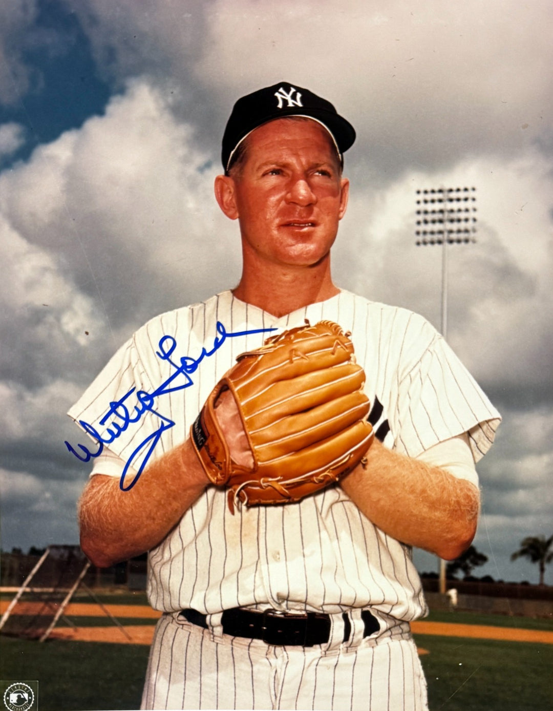 Whitey Ford signed New York Yankees 8x10 Photo Minor Dings-COA (HOF/6X WS Champ)