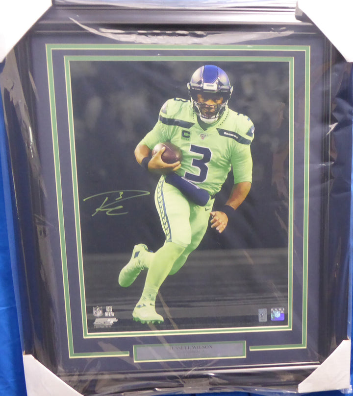 RUSSELL WILSON AUTOGRAPHED FRAMED 16X20 PHOTO SEATTLE SEAHAWKS RW HOLO 160826 Image 1