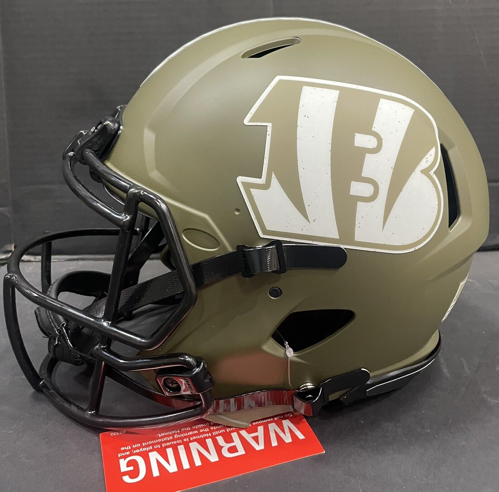 Joe Burrow Bengals Signed Salute To Service Speed Authentic Helmet Aut –  CollectibleXchange