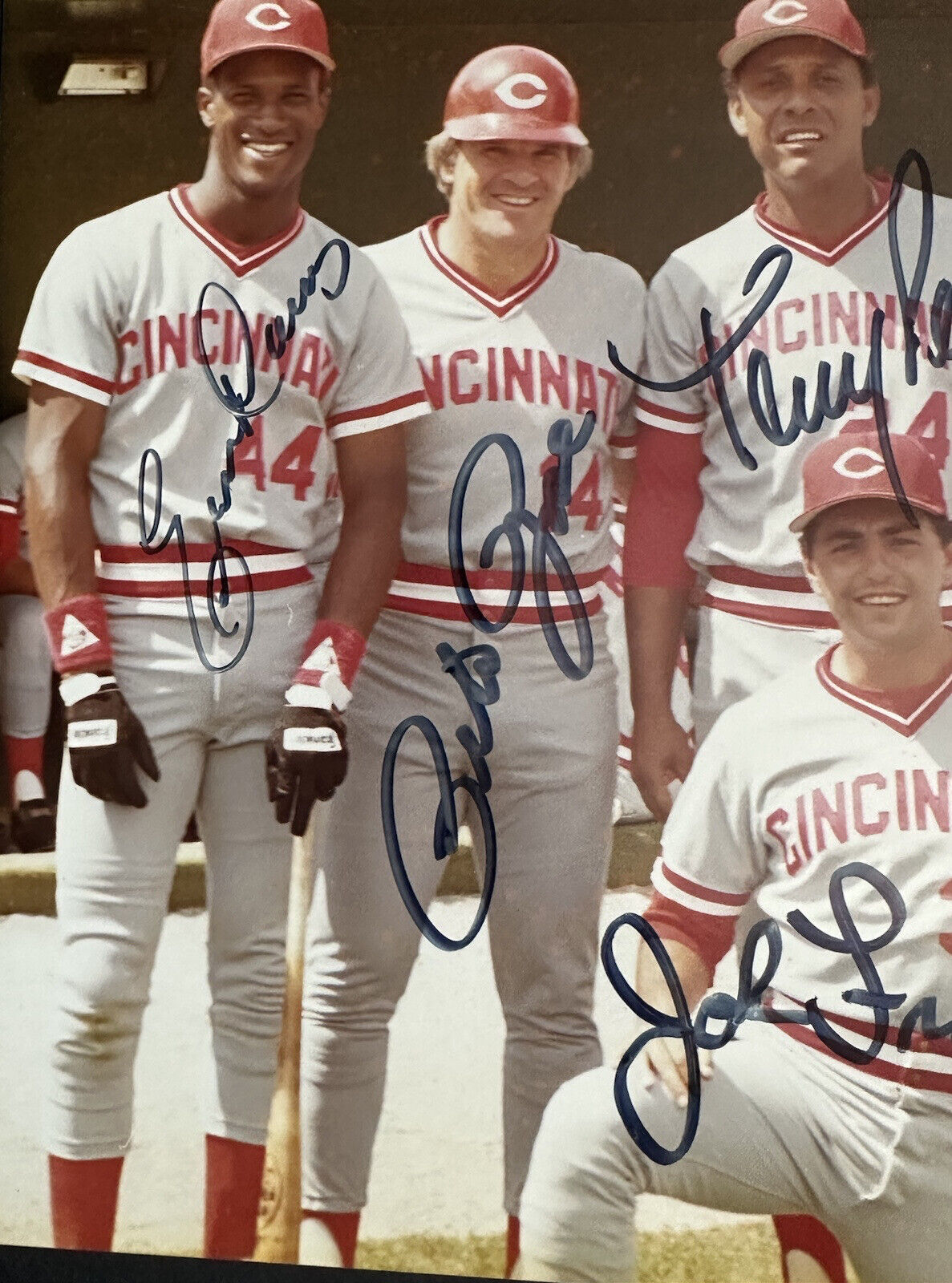 Eric Davis Signed Cincinnati Reds 8x10 Photo (JSA Hologram