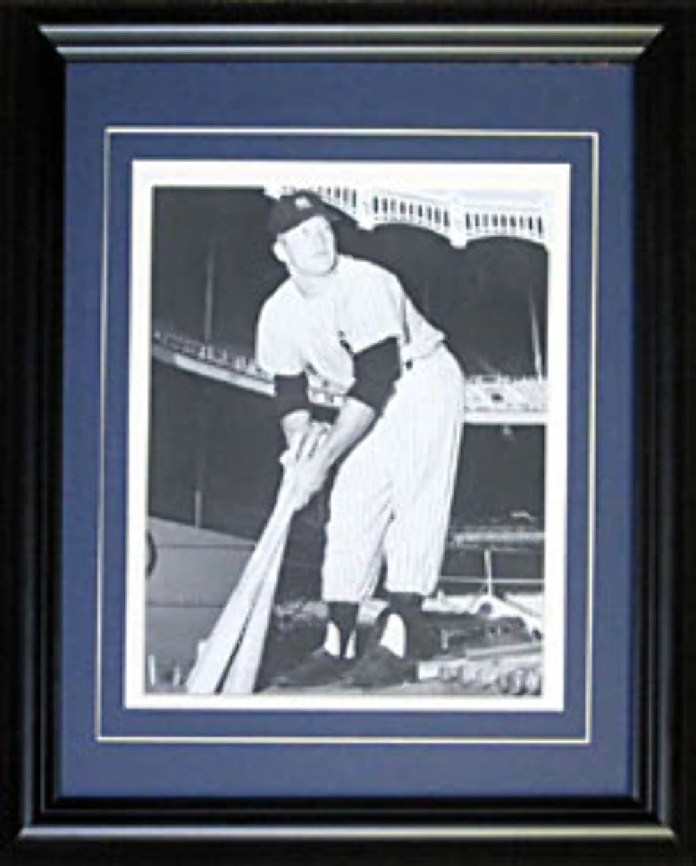 Mickey Mantle Unsigned 8x10 Holding Bats Black and White Photo Image 1